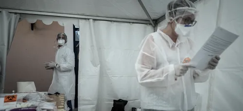 Des tests gratuits sous des tentes à Paris