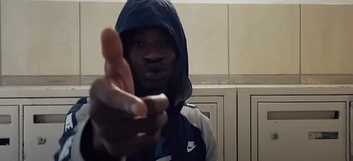 Images de dealers armés à Grenoble : le rappeur Corbak Hood en...