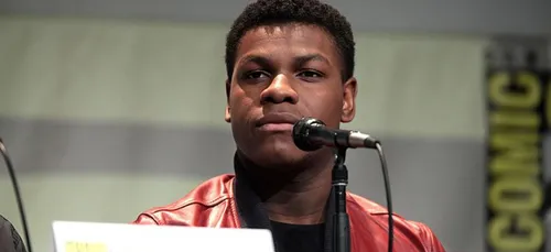 « Star Wars » : John Boyega dénonce le traitement des minorités