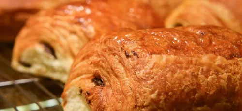 Arrêté et conduit au poste après avoir mangé un pain au chocolat...