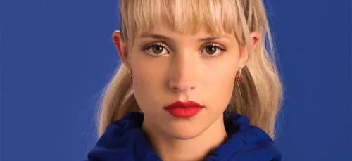 Angèle au coeur d’une polémique à cause de son tube « Balance ton...