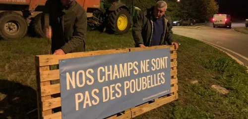Les agriculteurs franciliens manifestent contre les dépôts de...