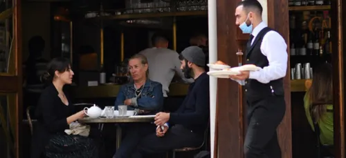 Covid-19 : les bars fermés dès 22h à Paris ; pas les cafés-restaurants