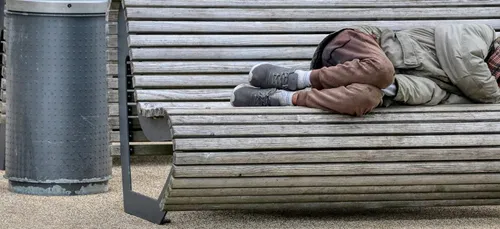 Elle offre un ticket à gratter à des SDF, ils gagnent 50 000 €