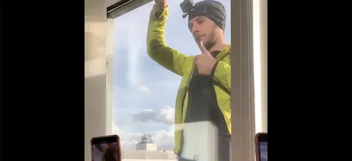 La Défense : un homme a escaladé à mains nues la tour Total (vidéos)