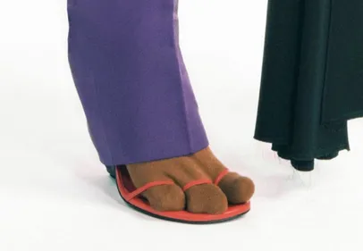 Fashion Week : une paire de sandales à trois brides moquée par les...