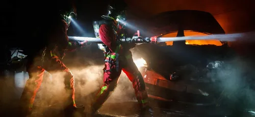 Incendie à Paris : l'immeuble menace de s'effondrer