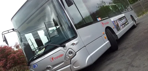 Deux bus attaqués en plein couvre-feu à Poissy