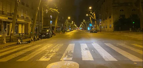 Covid : le président du Conseil scientifique recommande de "durcir...