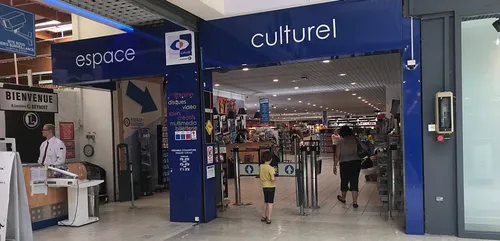 Reconfinement : les rayons "non-essentiels" fermés dans les grandes...