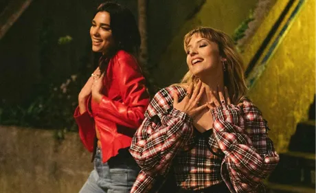 Angèle et Dua Lipa : les deux chanteuses se confient sur leur...