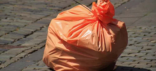 Un homme jette accidentellement 22 000 euros à la poubelle !