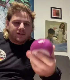 Covid-19 : testé positif, il dévore un oignon cru pour tester ses...