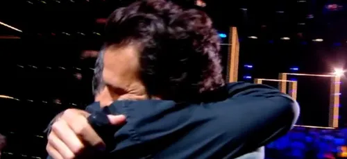 Amir bouleversé par l’hommage de son père, il émeut la toile (vidéo)