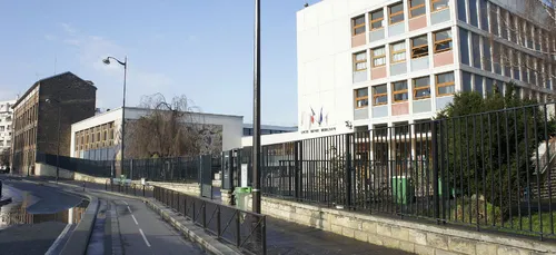 Paris : un jeune de 17 ans poignardé devant le lycée Bergson