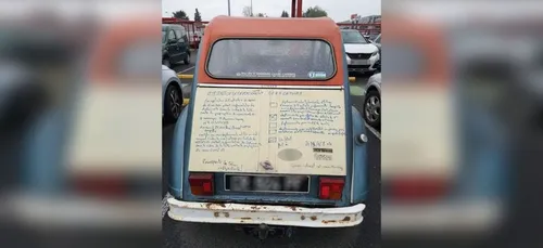 Il copie son attestation de déplacement sur… le coffre de sa 2CV...