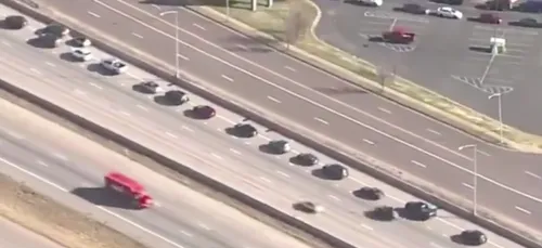 Une file d'attente de 14 heures dans les embouteillages pour…manger...