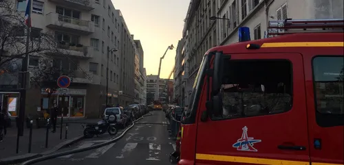Paris : un violent incendie dans un immeuble à Montparnasse