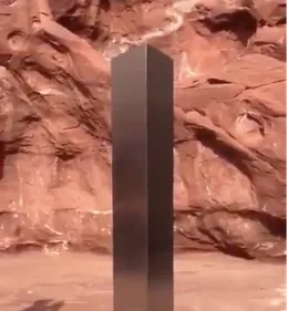 Le mystérieux monolithe de métal découvert dans le désert a disparu...