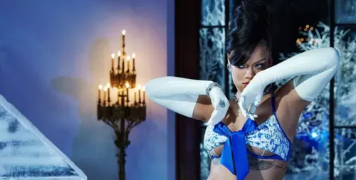 Savage x Fenty : Rihanna joue les mannequins pour sa marque de...