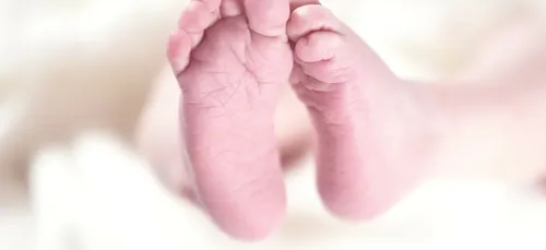 Il blesse son bébé mortellement mais continue de jouer à la console...