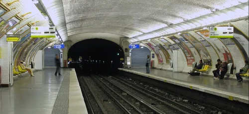 Paris : un jeune homme poignardé dans le métro