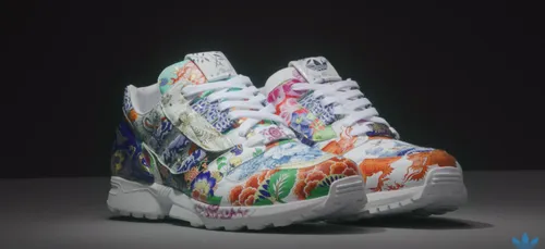 Une paire de basket « en porcelaine » estimée à 1 million de...