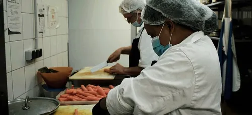 La mairie de Paris ouvre ses cuisines aux sans abris