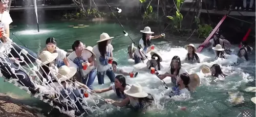 Une trentaine de candidates au titre de "Miss Thaïlande 2021"...