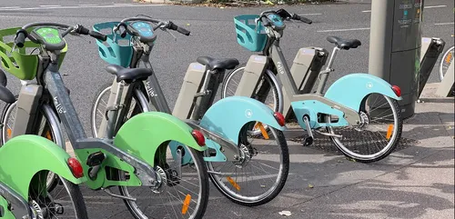 Vélib’ : davantage de stations en banlieue et de vélos à assistance...