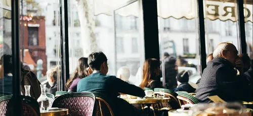 Bars, restaurants, cinémas fermés : un gérant de bars propose un...