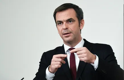 Le gouvernement envisage un couvre-feu avancé à 18 heures dans...