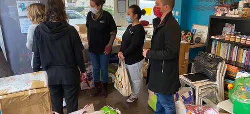 Essonne : des dons à la pelle pour les écoles incendiées à Étampes