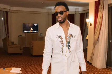 « C’est l'école qui m'a sauvé la vie »  : Dadju se confie sur son...