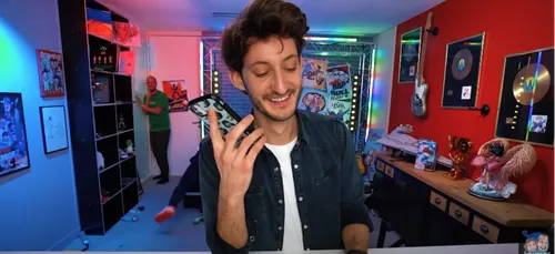 Quand Pierre Niney fait le buzz en piégeant Gilles Lellouche au...