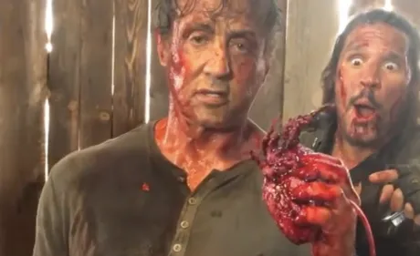 Sylvester Stallone croque dans un cœur humain sur le tournage de...