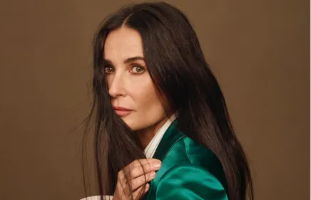 Demi Moore : son visage méconnaissable au défilé Fendi affole les...