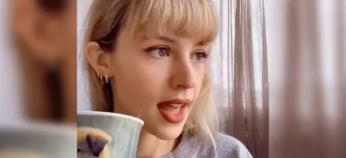 Quand Angèle reprend la chanson culte des années 2000 « Moi...