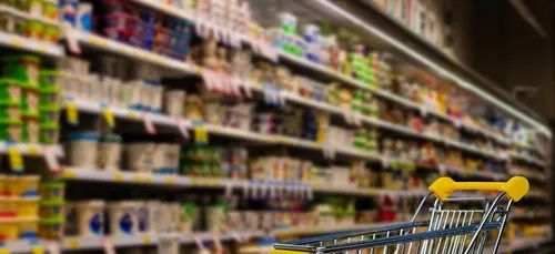 Une caissière facture les courses de sa soeur 4 euros au lieu de…...