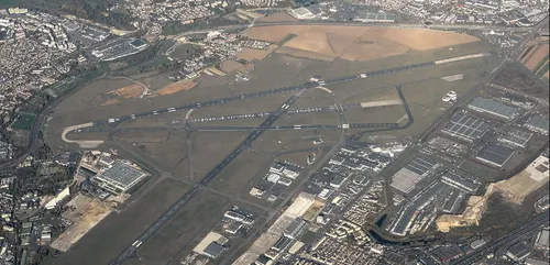 Aéroport de Paris-Le Bourget : un avion fait une sortie de piste...