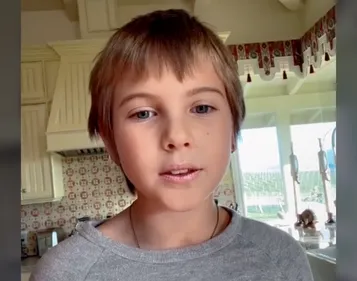 Pink partage fièrement la vidéo de Willow, sa fille de 9 ans, qui...