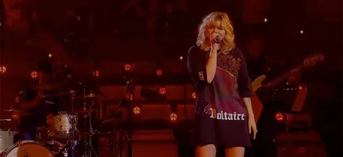 Quand Louane reprend le célèbre titre « Toxic » de Britney Spears...