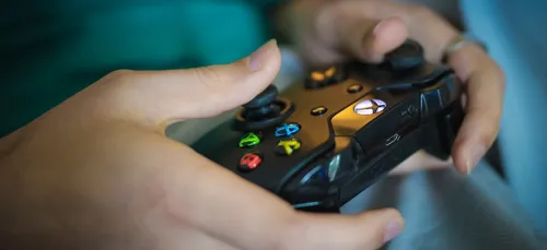 Un homme hurle en jouant à Call Of Duty, la gendarmerie débarque...