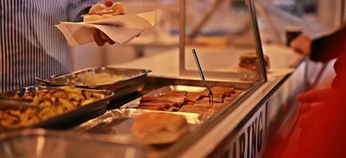 Menus sans viande à la cantine : "un débat préhistorique" regrette...