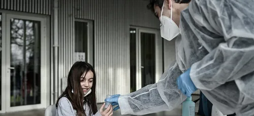 Les premiers tests salivaires de la région dans des écoles des...