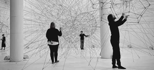 Réouverture des lieux publics : plusieurs scénarios discutés à...