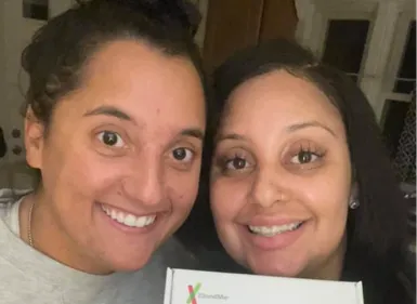 Devenues amies, deux collègues découvrent qu’elles sont en réalité...