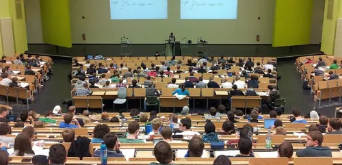 Universités : les frais d'inscription n'augmenteront pas l'année...