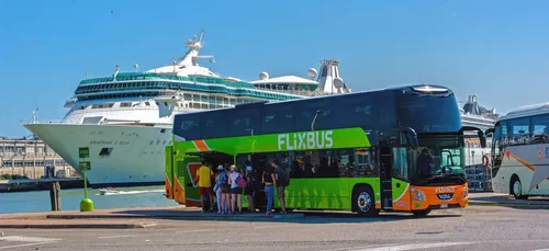 Les autocaristes manifestent à Paris