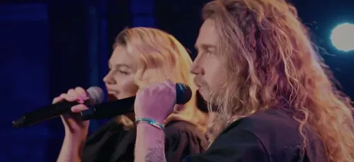 "Aline" : quand Julien Doré et Louane rendent hommage au chanteur...